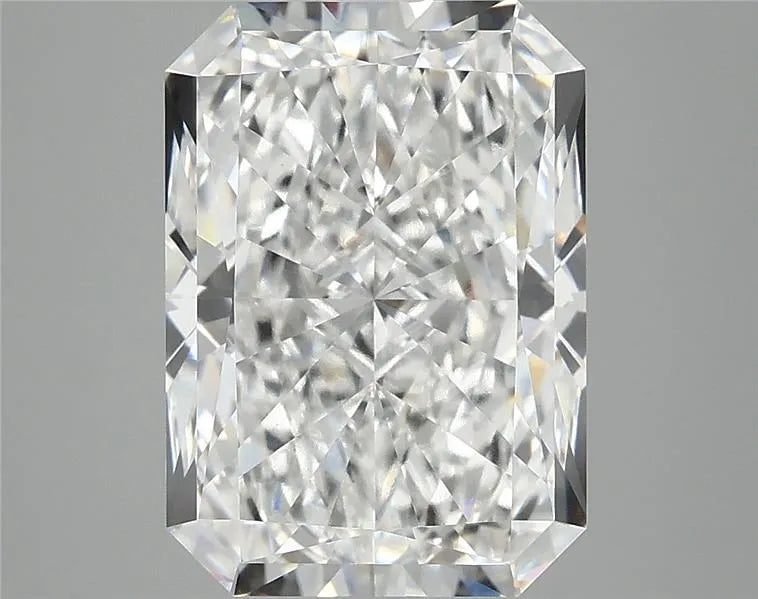 5.07ct Radiant Lab Grown Diamond (Colour E, Clarity VVS2, IGI Certified)