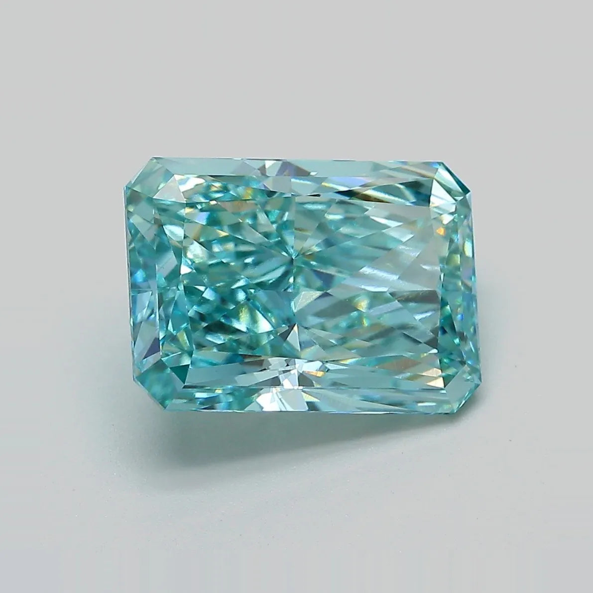 5.08ct Radiant Lab Grown Diamond (Colour Fancy Vivid Greenish Blue, Clarity VVS2, IGI Certified)