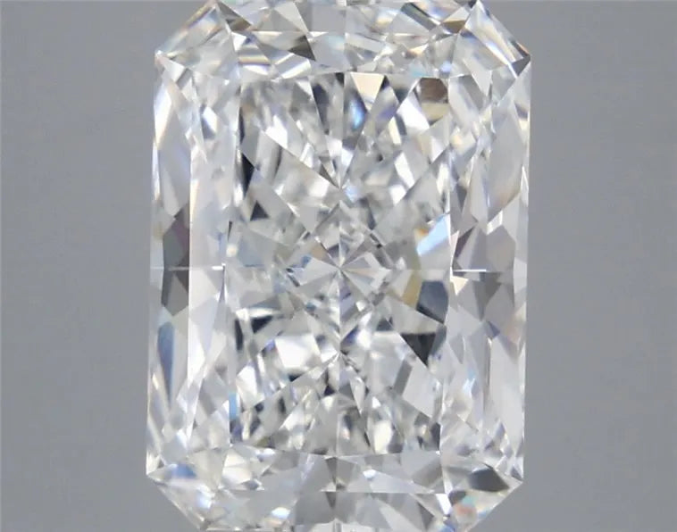 5.26ct Radiant Lab Grown Diamond (Colour E, Clarity VVS2, IGI Certified)