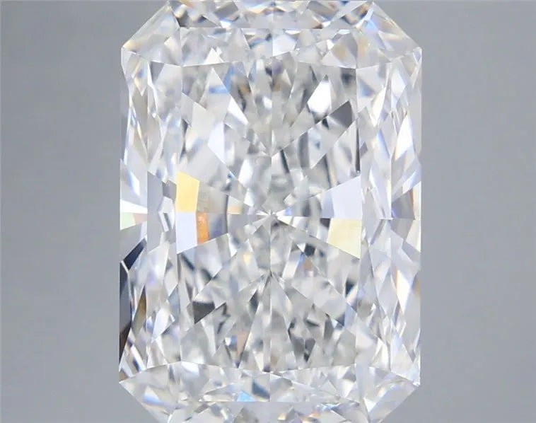 5.59ct Radiant Lab Grown Diamond (Colour E, Clarity VVS2, IGI Certified)