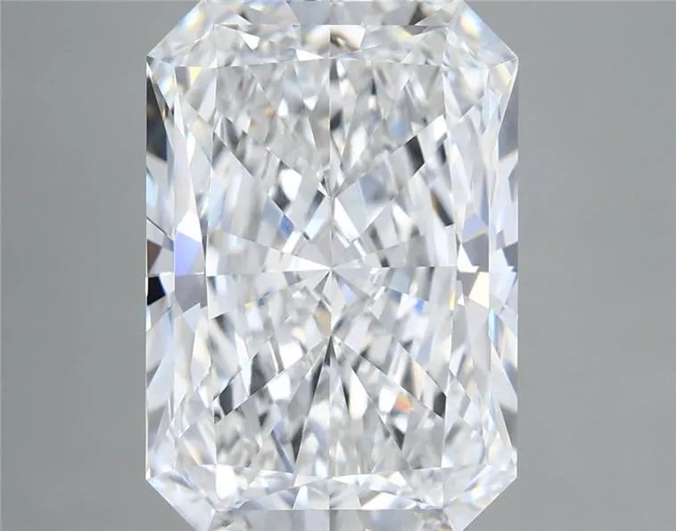 5.67ct Radiant Lab Grown Diamond (Colour E, Clarity VVS2, IGI Certified)