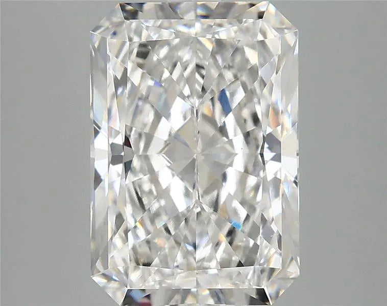 4.01ct Radiant Lab Grown Diamond (Colour E, Clarity VVS2, IGI Certified)
